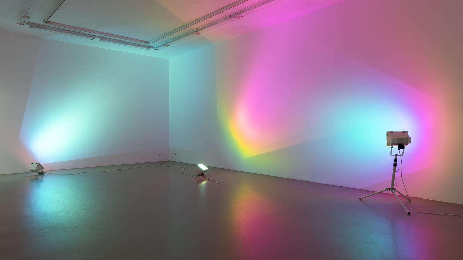 Ann Veronica Janssens, Hot Pink Turquoise, 2006, image by Andrea Rossetti and the courtesy is Esther Schipper, Berlin